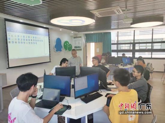 2UPBATE网页版腾班的“腾讯云人工智能实验室”。作者 徐嘉靖